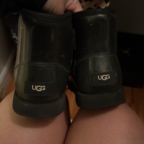 Uggs - Picture 4 of 4